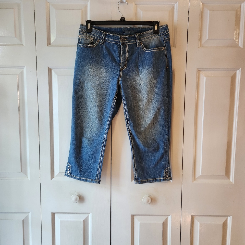 New Direction Weekend Light Blue Wash Crops Size 12
